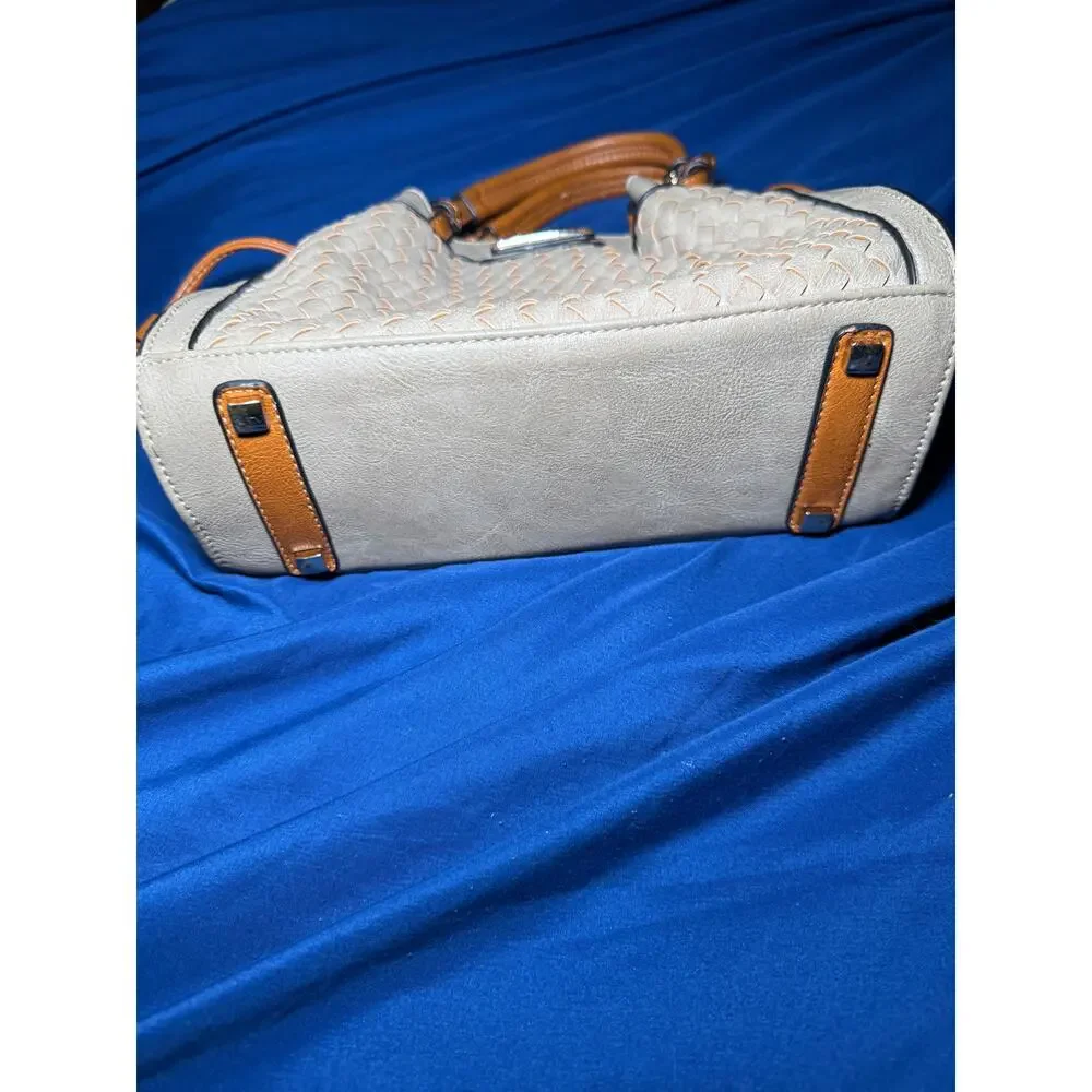 Simply Noelle snap tan hobo bag purse quiet luxury clean girl preppy minimalist‎